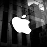 Apple Faces Continued Stock Decline Amid Legal Threats and Analyst Pessimism